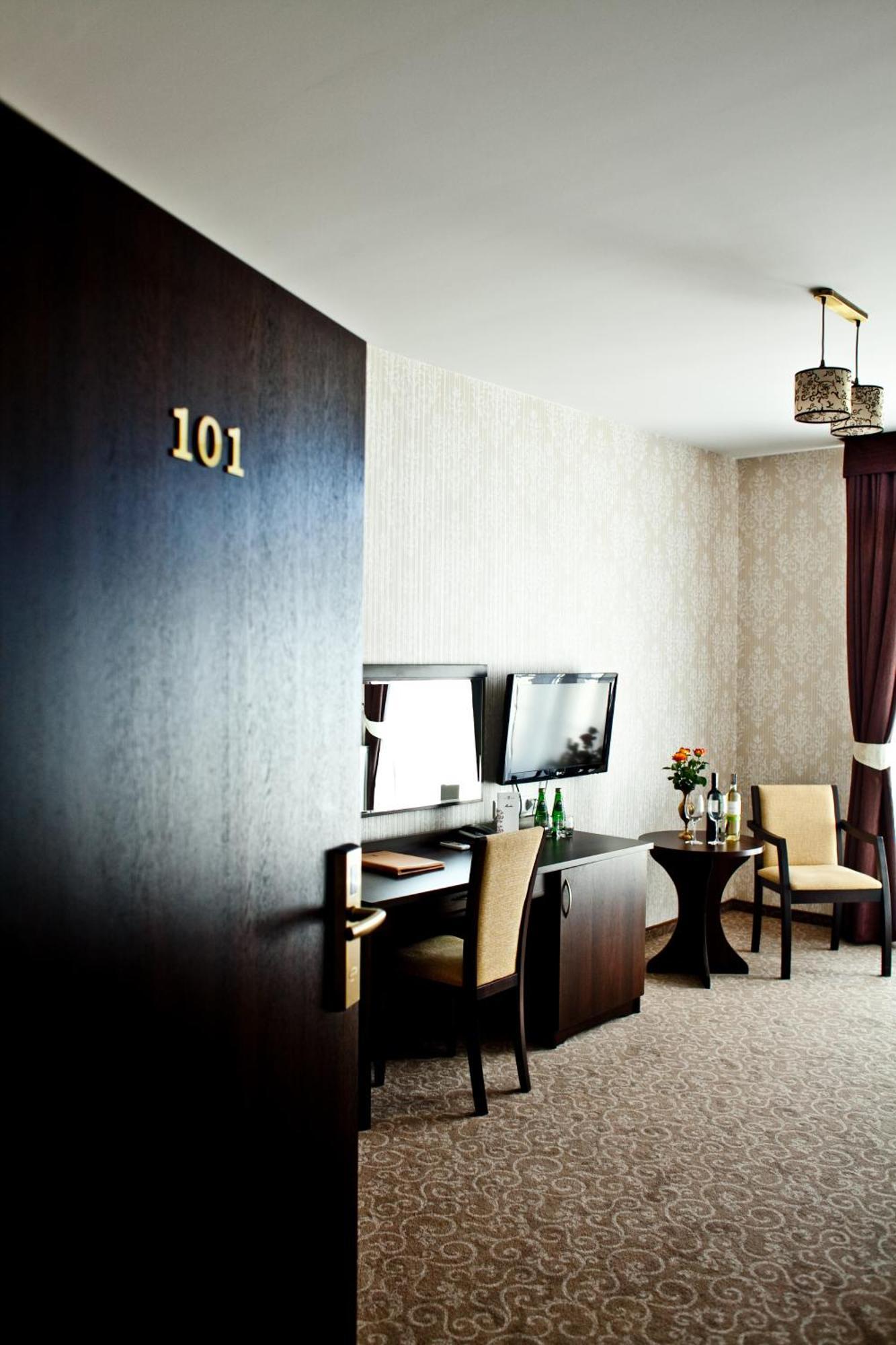 Dwor Dwikozy Hotel Kültér fotó