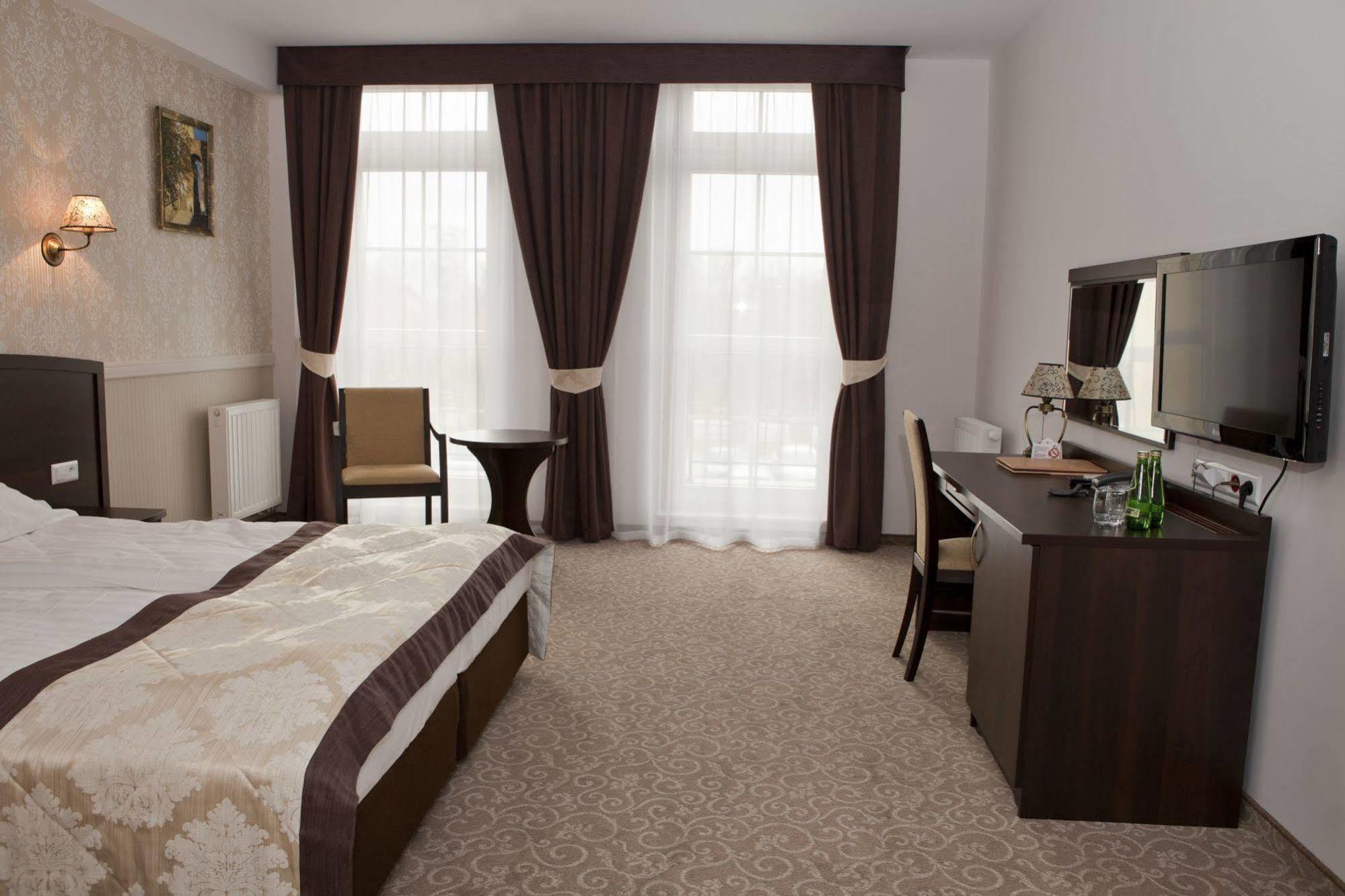 Dwor Dwikozy Hotel Kültér fotó