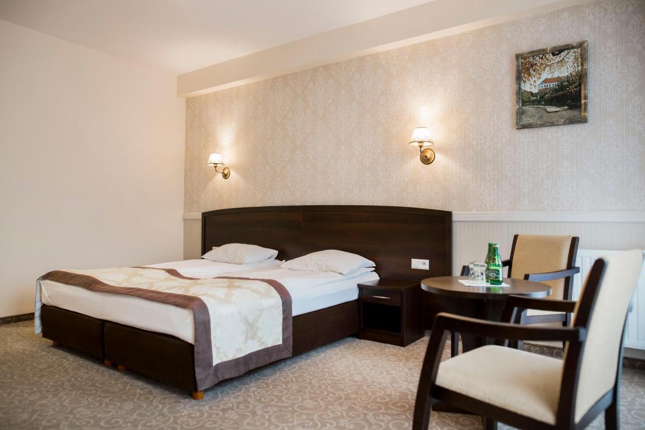 Dwor Dwikozy Hotel Kültér fotó